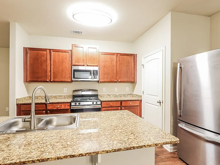 700 Feldwood Ln — Photo 6