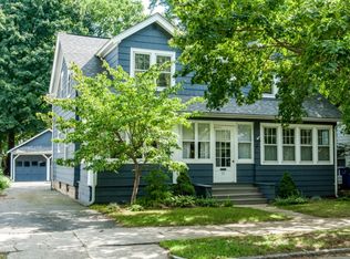 11 Gillette Ave, Springfield, MA 01118