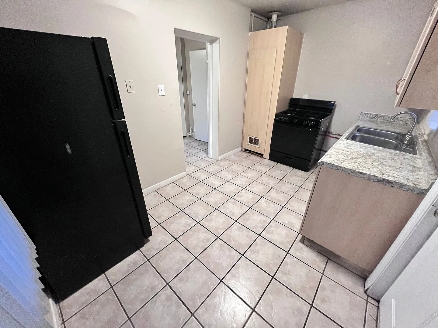 2620 N Stone Ave — Photo 1