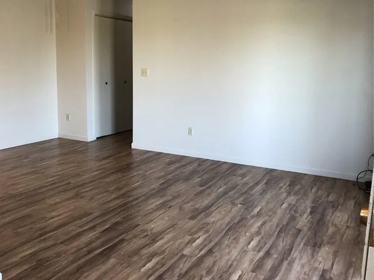 2202 Lewis Ave — Photo 5