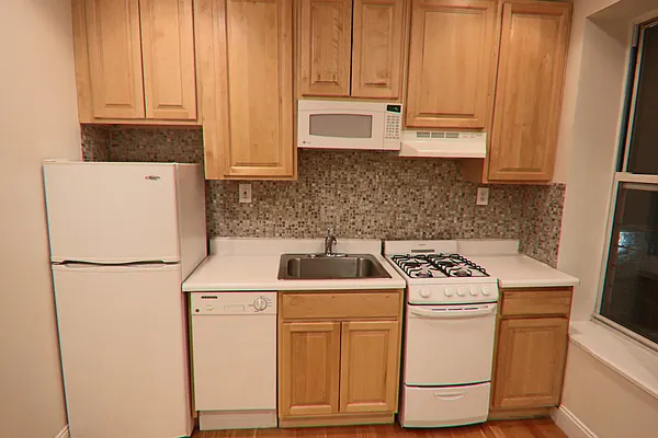 Rented by PMG Real Estate  | media 11