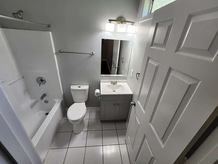 901 Hall St NW #B — Photo 8