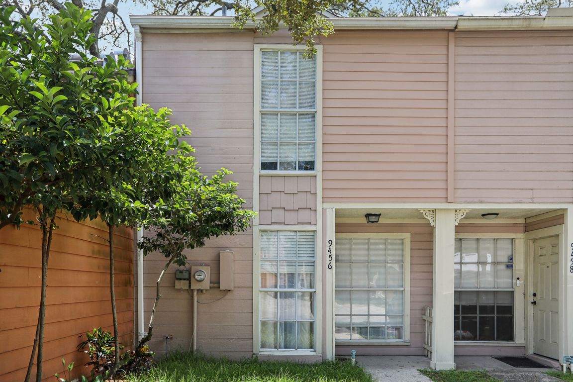 Forest Hills Cir-L0508-001.jpg