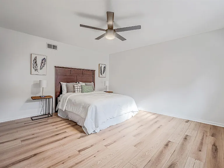 1112 N Hughes St — Photo 14