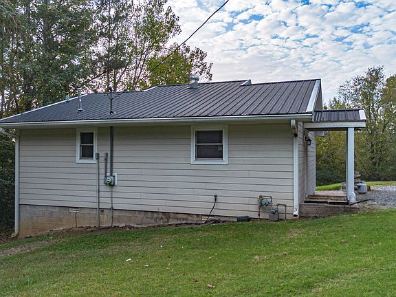 5th image of 108 Suwanee Hill Rd