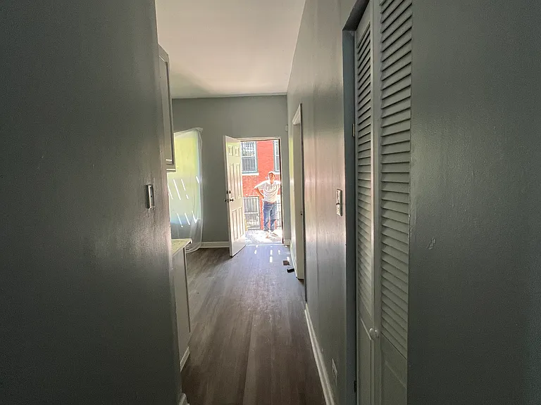928 N Lawndale Ave #4 — Photo 4