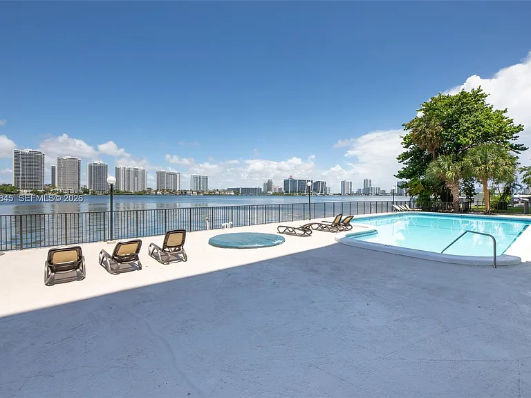 17500 N Bay Rd #S405 — Photo 26