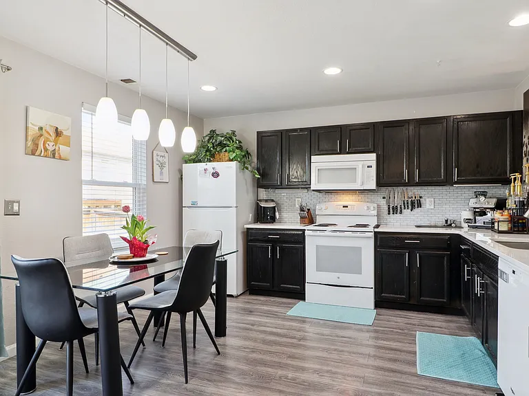 765 Mockingbird St — Photo 10