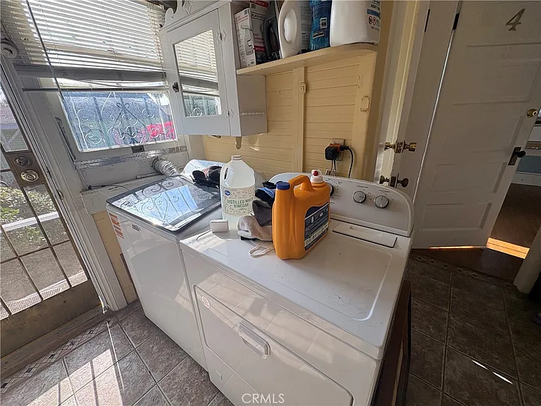 2713 S La Salle Ave — Photo 16