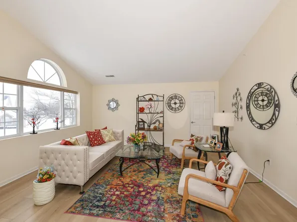 9128 West Elm COURT #F, Franklin, WI 53132