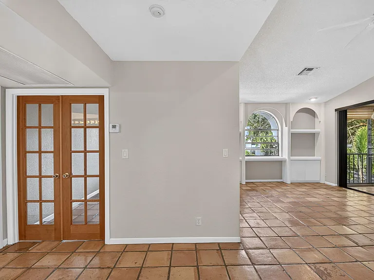 5451 Verona Dr #N — Photo 8
