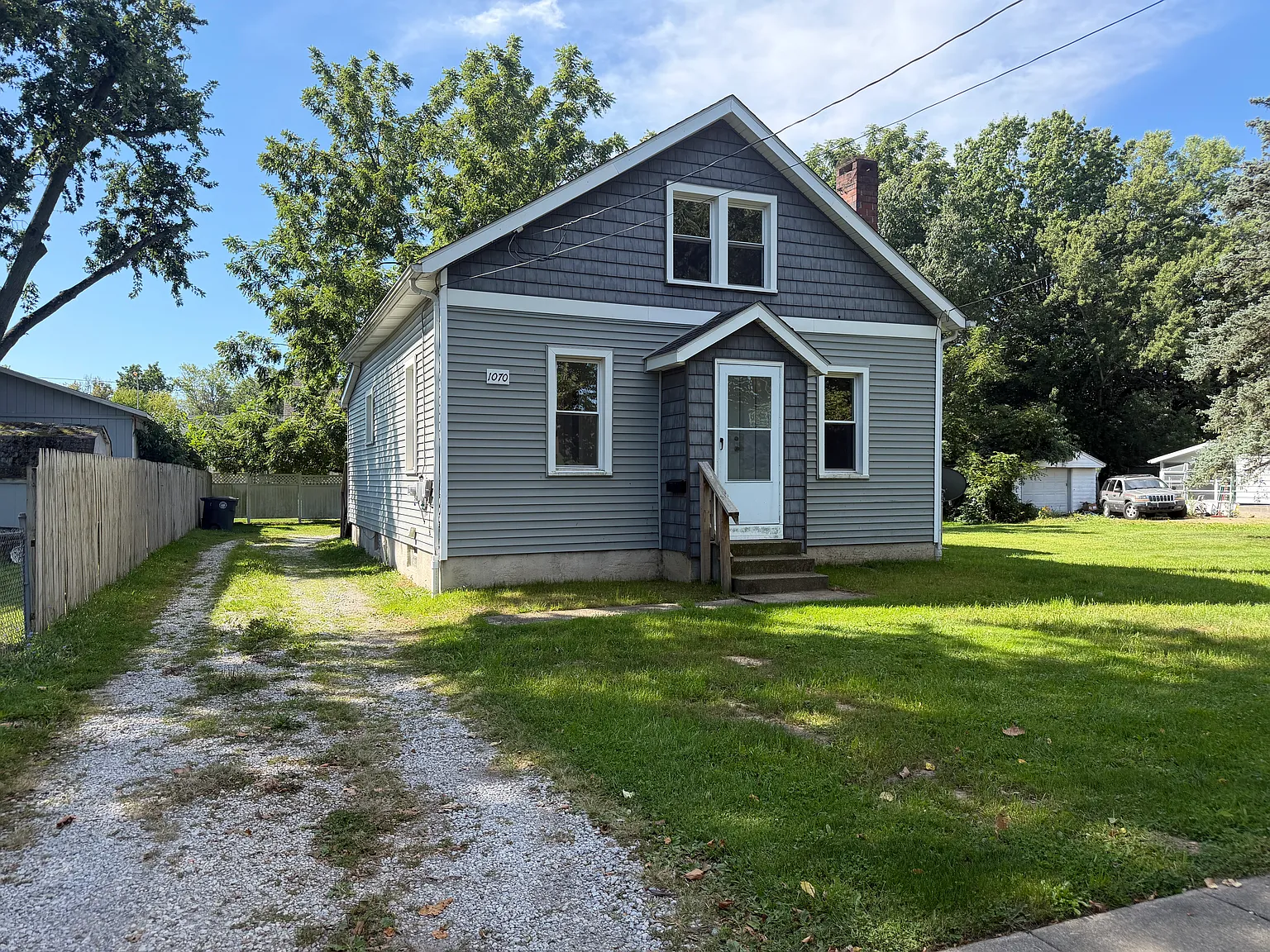 3 bed, 1200 sqft, $1,150 — Photo 1