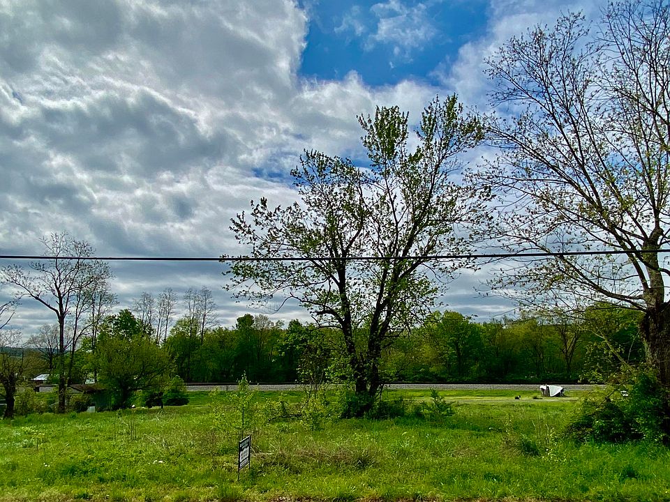 2nd image of 1053 Indian Cave Rd