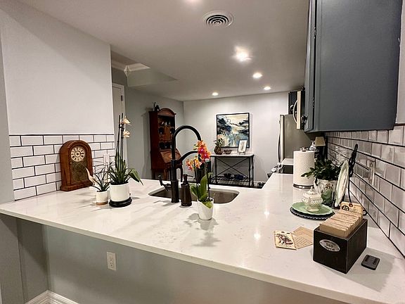 4th image of 7709 Broadway #227