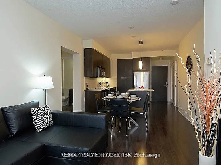 70 Roehampton Ave #1319 — Photo 17