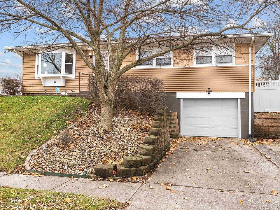 1st image of 900 80th Ave W