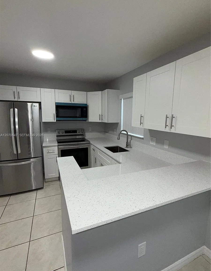 1261 SE 27th St — Photo 3