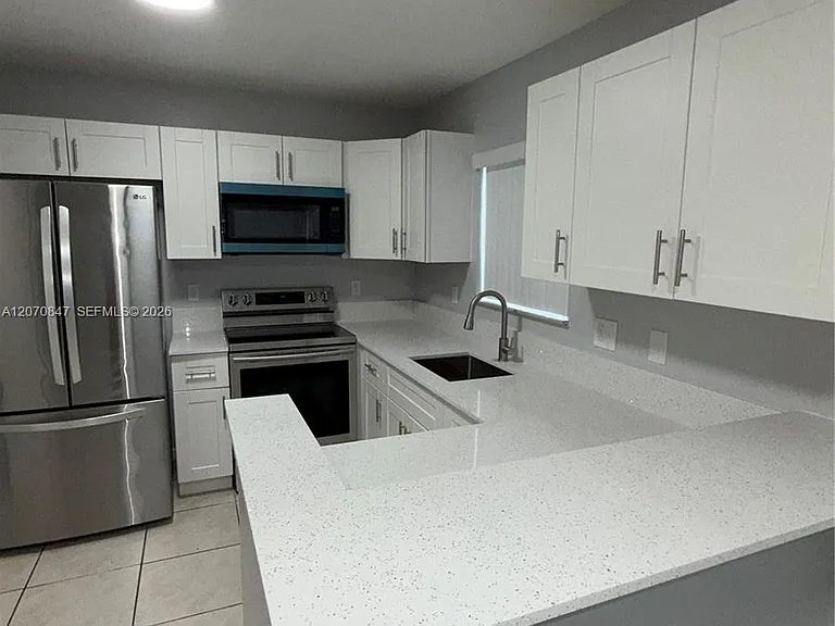1261 SE 27th St #101 — Photo 2