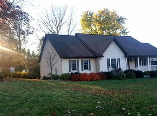 10 Rosemary Dr, Troy, NY 12180