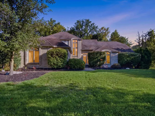 3016 Charlwood Dr, Rochester Hills, MI 48306