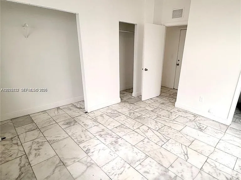 922 Jefferson Ave #6 — Photo 2