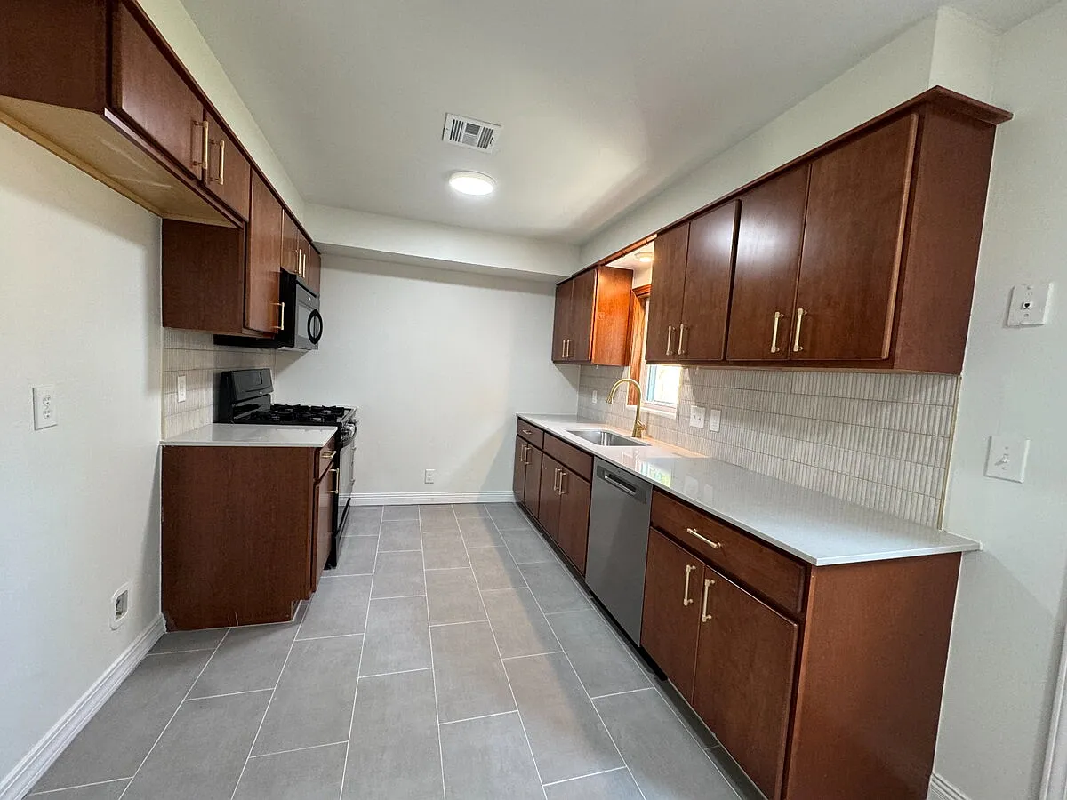 3 bed, 2.0 bath, 1512 sqft, $2,495 — Photo 3