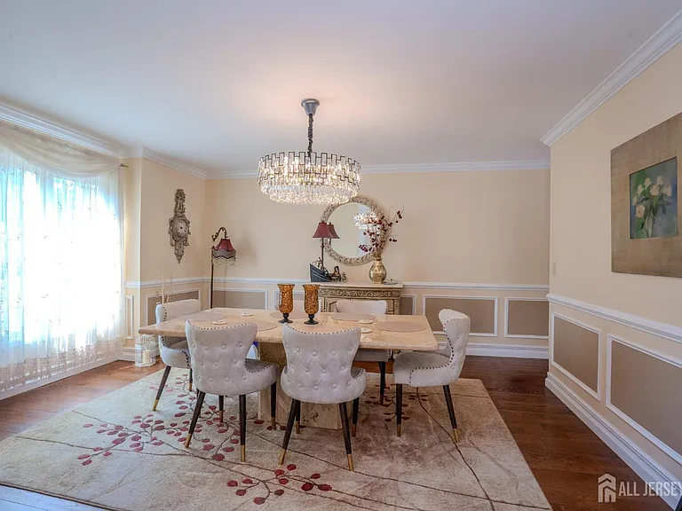 61 Amherst Way — Photo 10