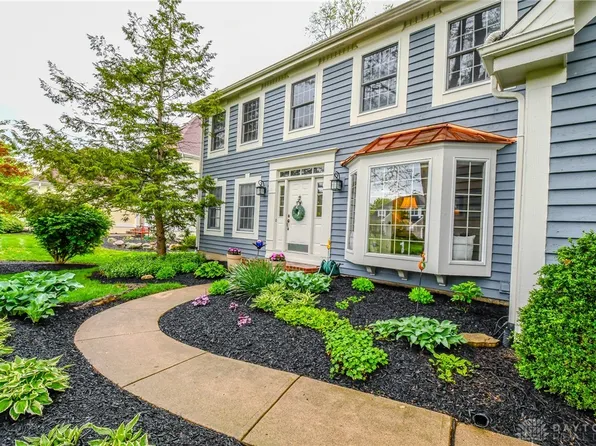 1221 Wind Field Ct, Dayton, OH 45458