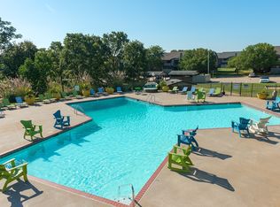 60 Cedar Bluff Dr APT 8, Lake Saint Louis, MO 63367