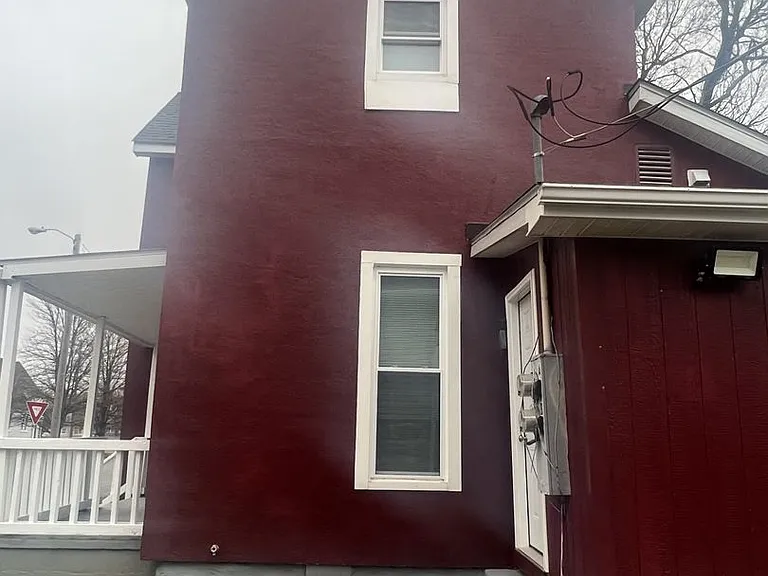 902 S Moffet Ave — Photo 2