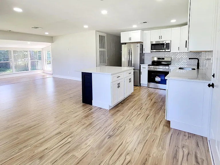 1660 Vernon Dicks Dr — Photo 5
