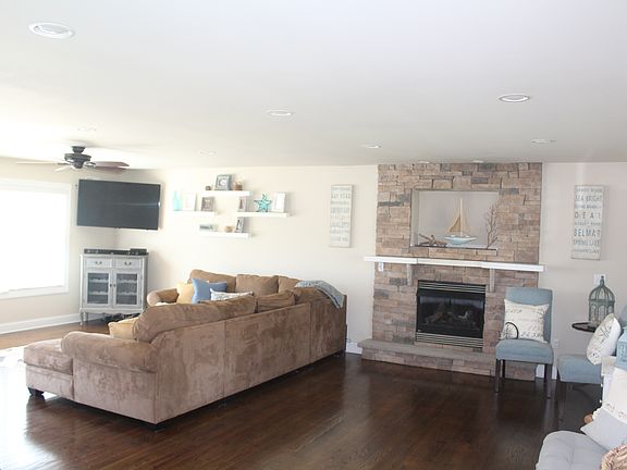 5th image of 41 Layton Ave