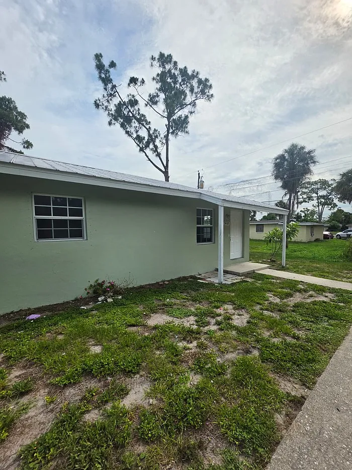 2 bed, 1.0 bath, $1,300 — Photo 2