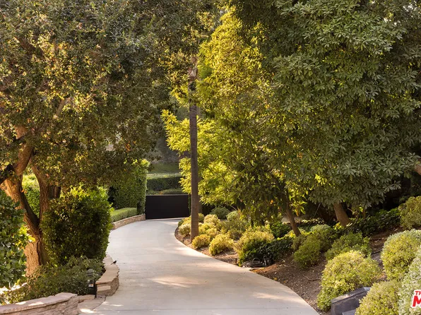 3818 Hollyline Ave, Sherman Oaks, CA 91423