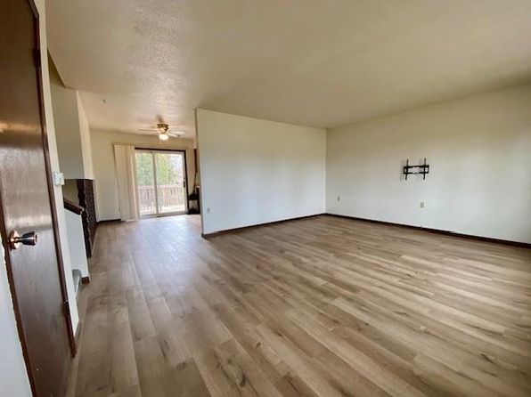 3257 Sandy Dr NE, Solon, IA 52333