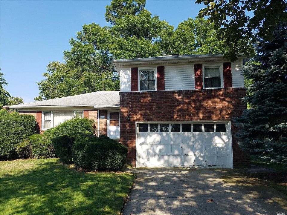 2nd image of 2151 Howard Pl