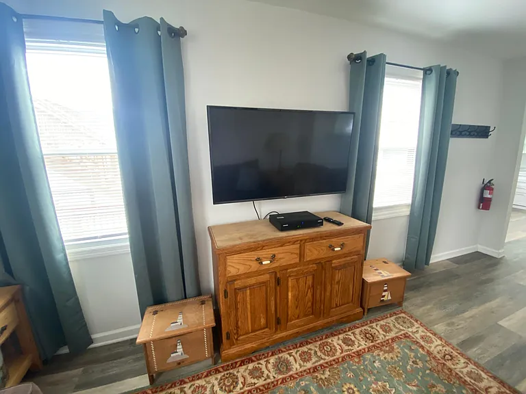 320 Dupont Ave — Photo 6