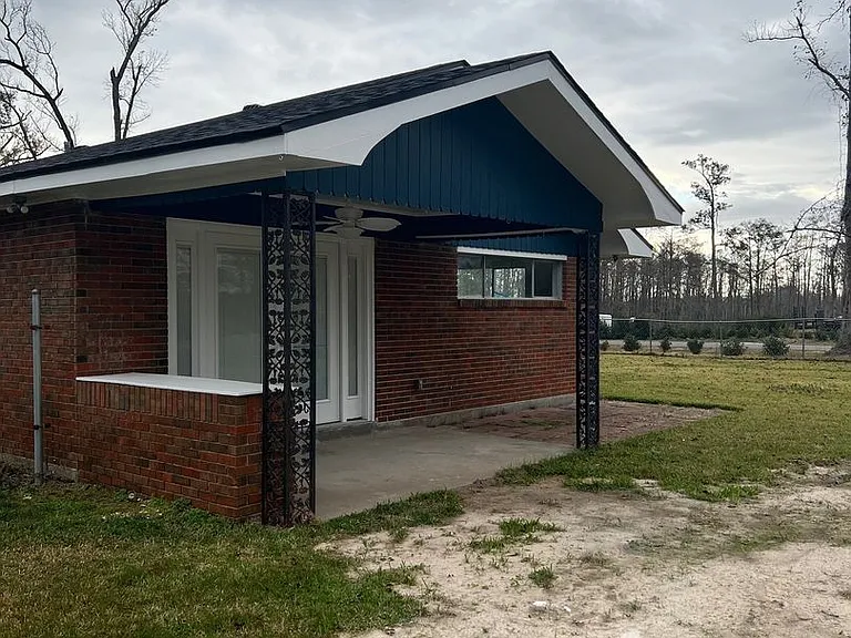 909 Green Rd — Photo 3