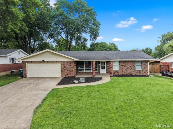 2616 Headland Dr, Saint Charles, MO 63301