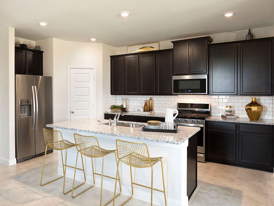 The Sommerville modeled at Talavera.