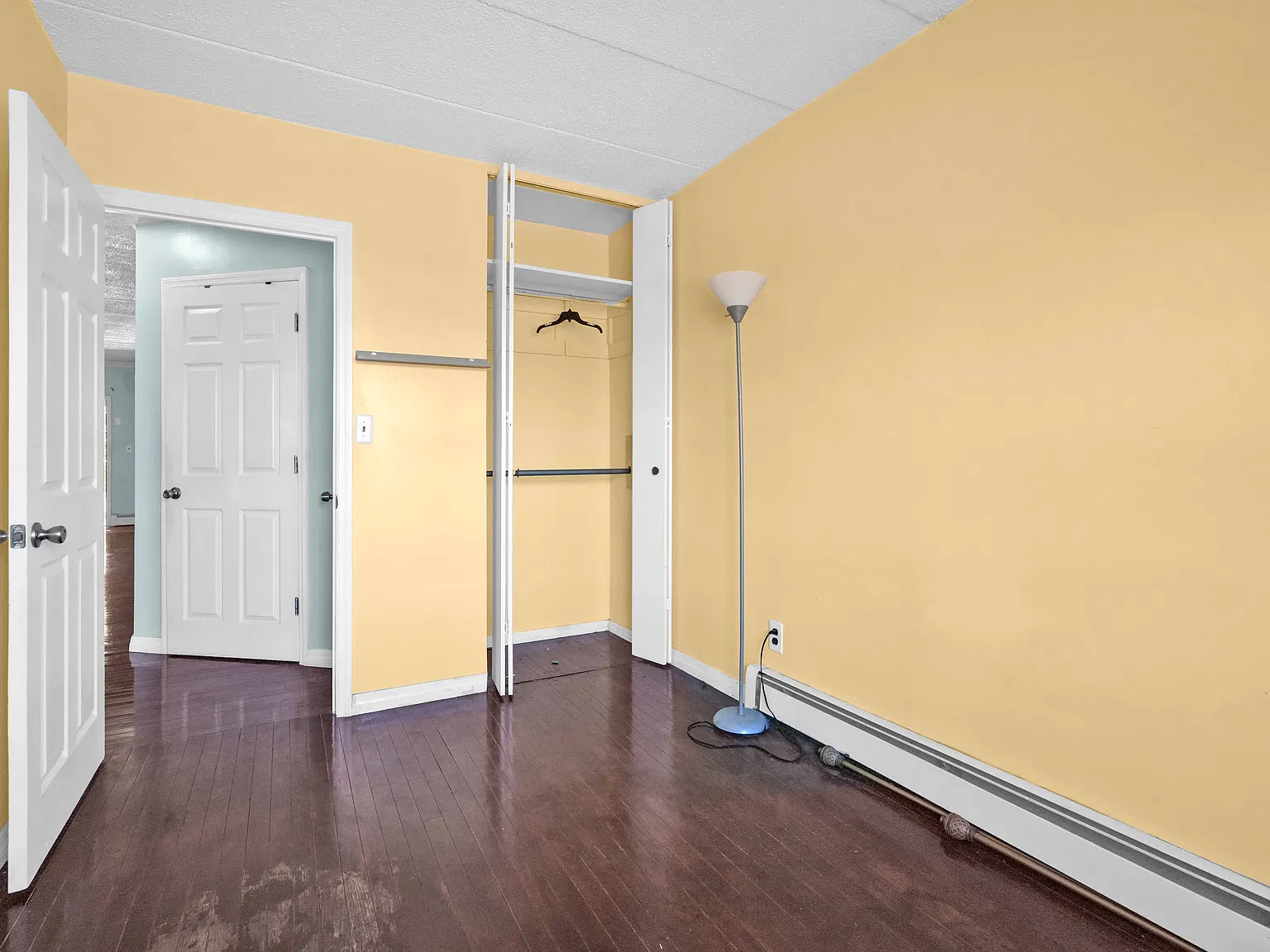 863 Home Street — Photo 2
