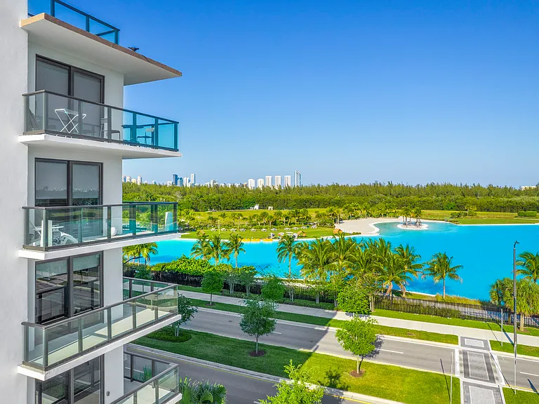Enjoy panoramic views of the crystal lagoon and surrounding natural beauty from home.