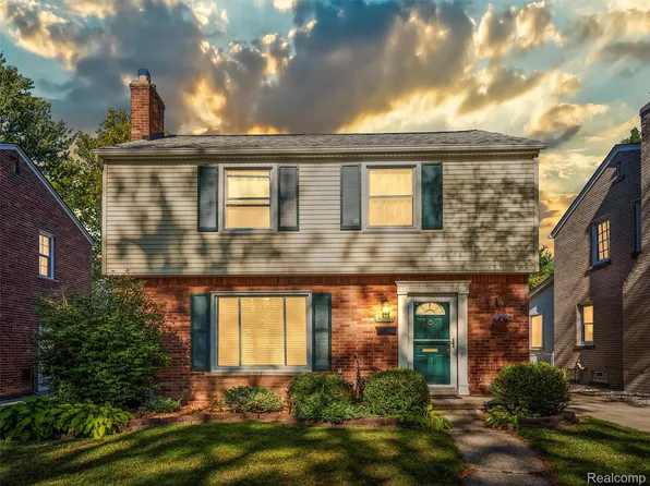 1730 Bournemouth Rd, Grosse Pointe Woods, MI 48236