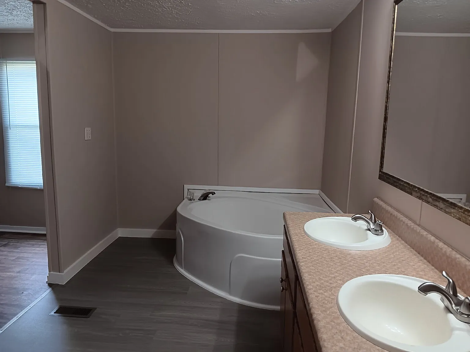 2 bed, 2.0 bath, 1152 sqft, $1,100 — Photo 3