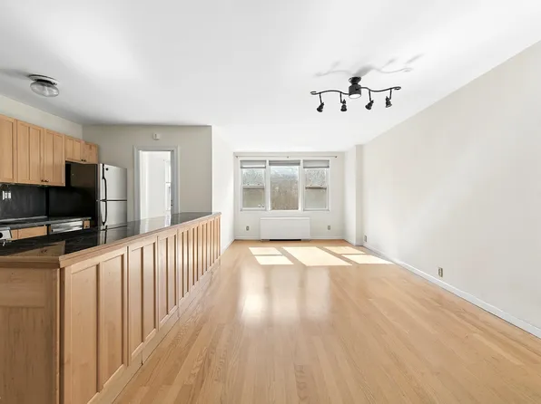 201 East 36th Street image 1 of 17