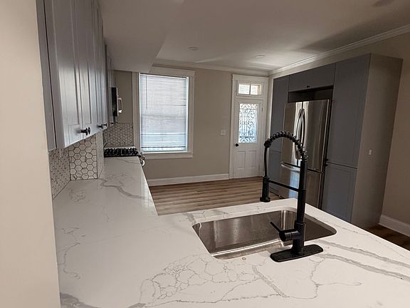4th image of 419 Ilchester Ave #1
