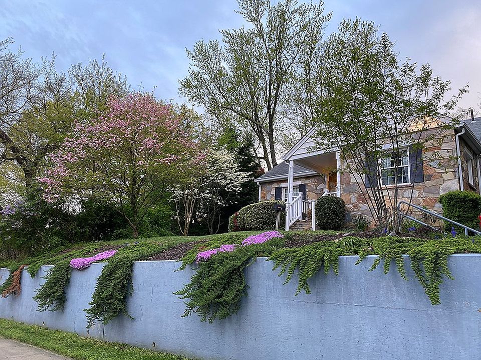 2nd image of 2820 Summerfield Rd