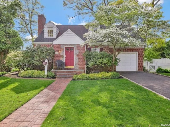 2568 Yorktown Street, Oceanside, NY 11572