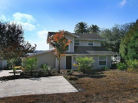 Lakefront retreat with incredible charm
