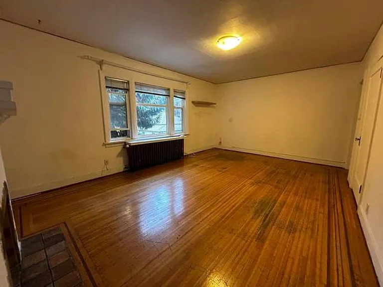 1086 W 10th Ave #6 — Photo 3